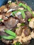 อกไก่ผัดพริกไทยดำ