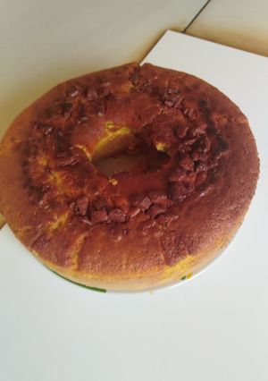 Una foto de Bizcocho de yogur, con trozos de chocolate