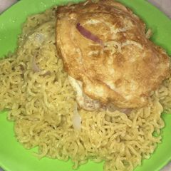A picture of Fried Noodles and Egg.