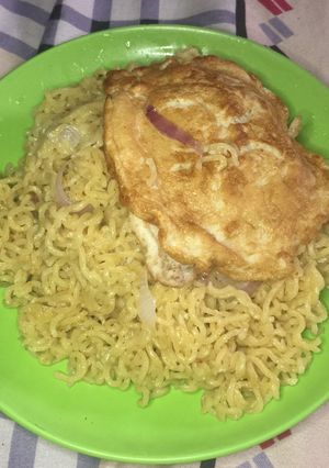 A picture of Fried Noodles and Egg.