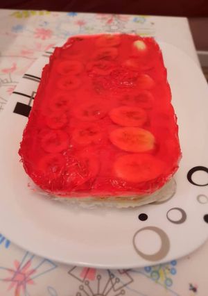 عکسی از دستور کیک يخچالی موز و توت فرنگى