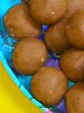 Singhare ke ate ke ladoo