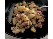 Una foto di insalata di polpo
