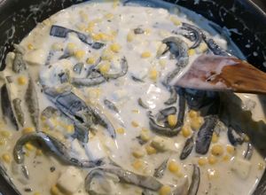 Una foto de Rajas con queso y elote