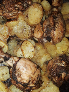 Una foto de Pollo al horno con Papas