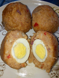A picture of Egg in yam.