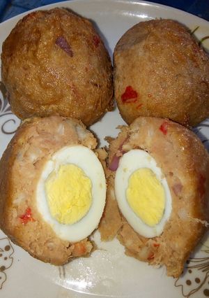 A picture of Egg in yam.