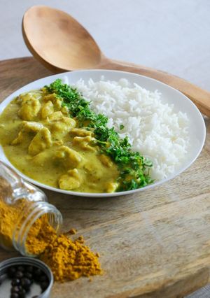 O poză a rețetei Pui cu curry în lapte de cocos.