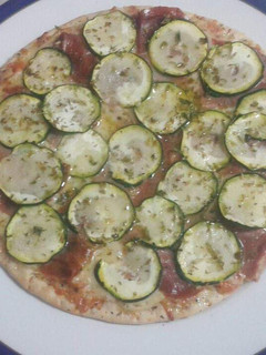 Una foto de Pizza de calabacín y jamón cocido