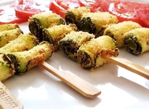 Foto di Spiedini di zucchine impanate cotti in friggitrice ad aria