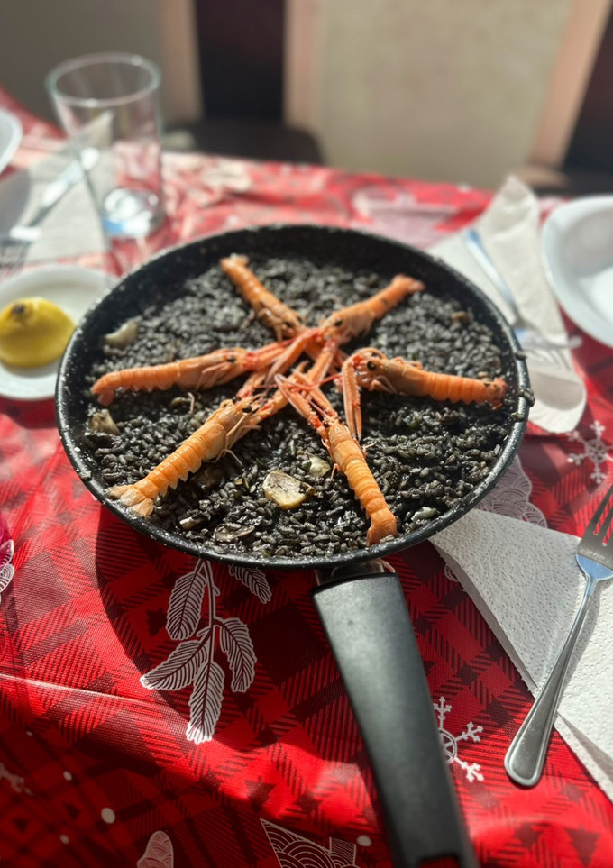 Una foto de Arroz negro con sepia
