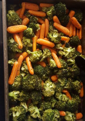 A picture of Baked broccoli and carrots.