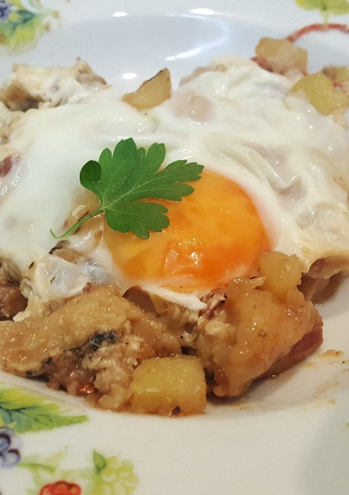 Una foto de Huevos con patatas, jamón y migas