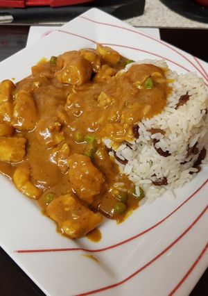 A picture of My Chicken & Prawn Curry. With Basmati Rice and Sultanas.😁.
