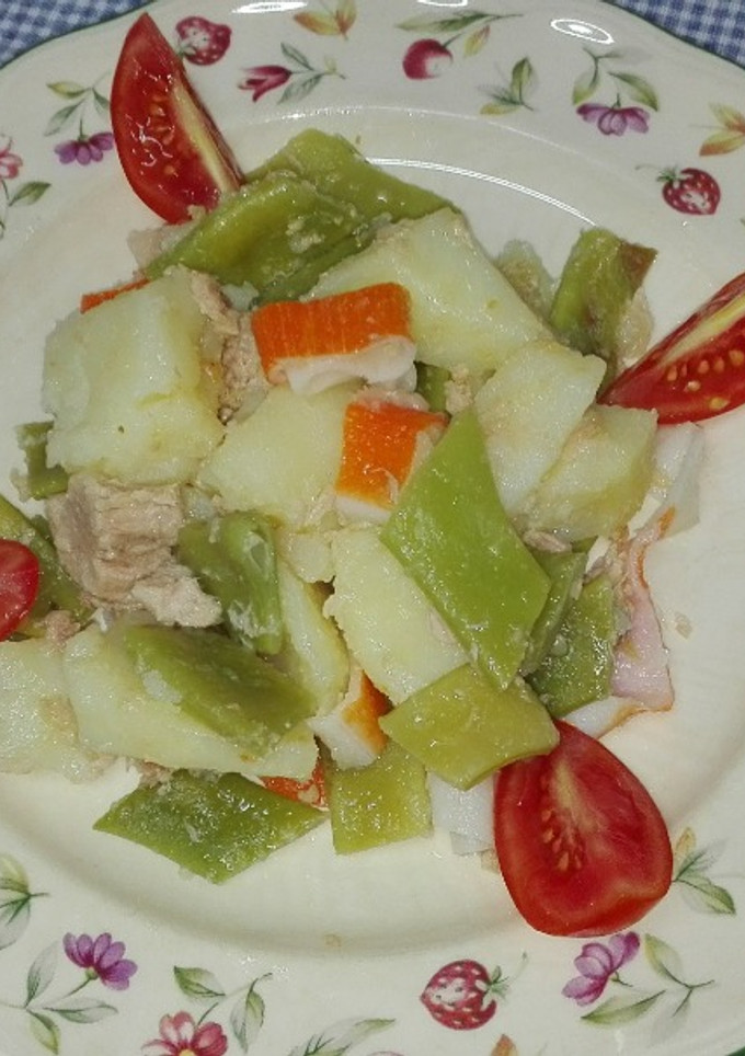 Una foto de Ensalada de judías planas y patata cocida. Rápido y fácil