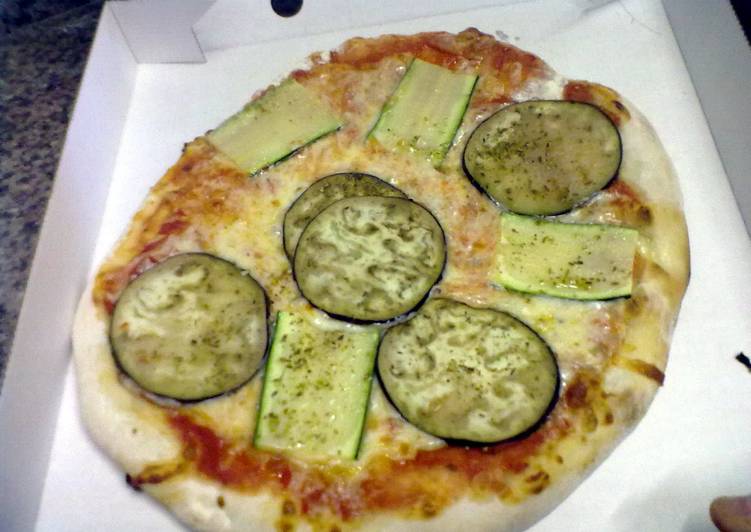 Recipe of Award-winning pizza with aubergine + courgetes