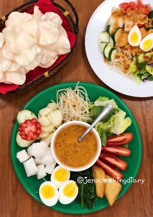 A picture of Gado Gado (Indonesian Salad with Peanut Dressings).