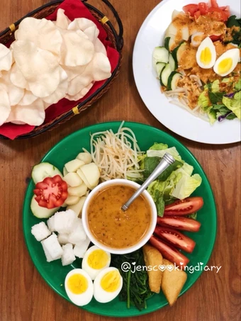 Easy Steps to Prepare Recipes Gado Gado (Indonesian Salad with Peanut Dressings) the Delicious Tasty.