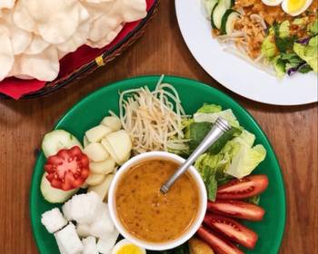Easy Serving Recipe Gado Gado Indonesian Salad with Peanut Dressings Home Style