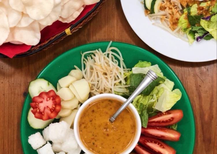 Recipe of Quick Gado Gado (Indonesian Salad with Peanut Dressings)