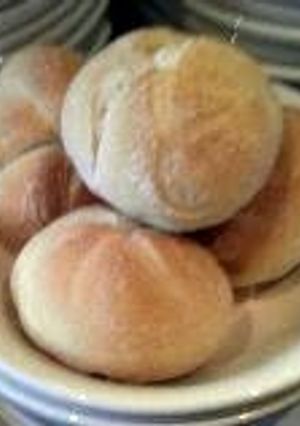 A picture of bread rolls.