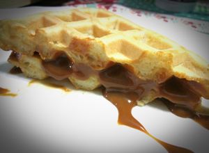 Una foto de Waffles sin TACC y con dulce de leche