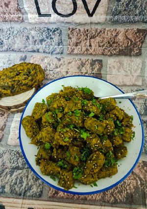 પાલક મુઠીયા (Palak Muthia Recipe In Gujarati) રેસીપી મુખ્ય ફોટો