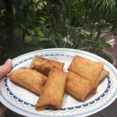 A picture of Lumpia kampung (isi tahu dan ebi).