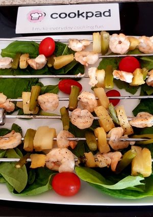 A picture of My BBQ Skewered Prawns fruit & Veg 😍.