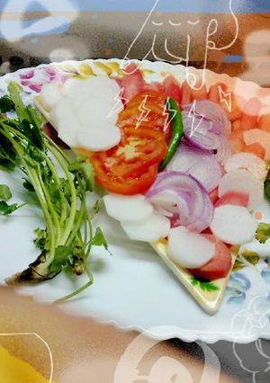 A picture of Dinner party salad.