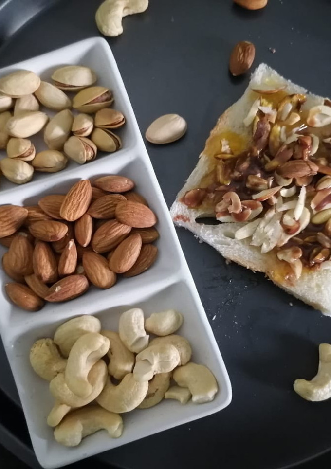 A picture of Nuts on slice😉😋.