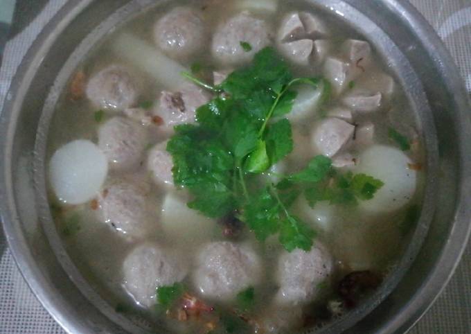 Sup lobak baso /iga sapi