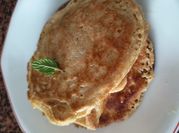 Una foto de pancakes de avena con stevia