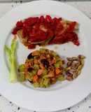 Merluza al horno con pimientos y quinoa salteada con verduras y frutos secos