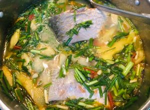 Hình của món Canh cá dọc mùng.
