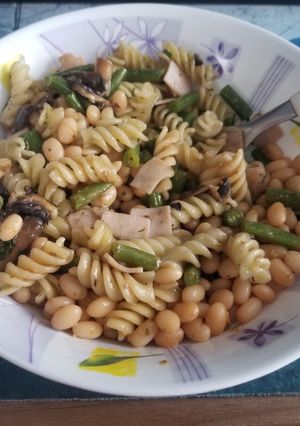 Una foto de Pasta con vegetales y panamito
