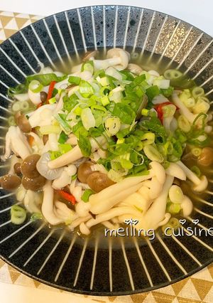 Meiling。。青蔥炒菇菇 的食譜成品照片