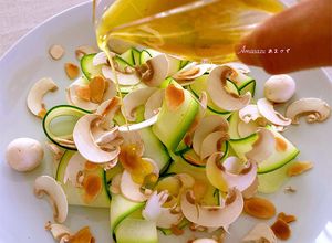 Foto di Insalata di zucchine e funghi champignon 🍄