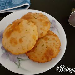 A picture of Kand-Aloo Puris.