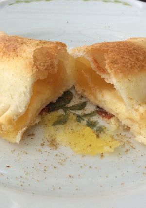 Una foto de Empanaditas de queso y dulce
