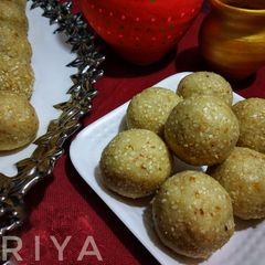 A picture of Til Mava Ladoo.