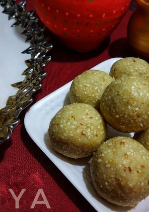 A picture of Til Mava Ladoo.