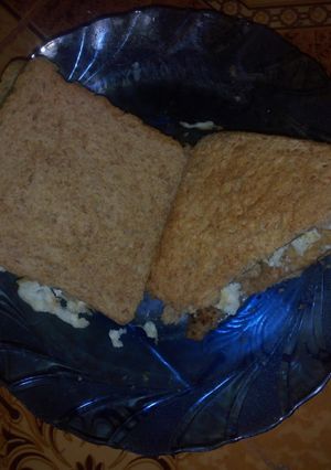 A picture of Bread with toasted eggs.