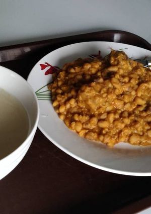 A picture of Porriage beans and garri.