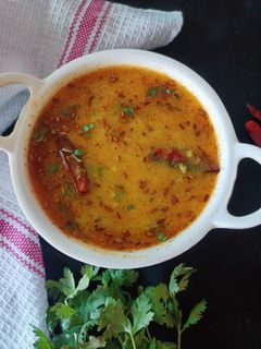 कैरी वाली अरहर दाल (Kairi Wali Arhar Dal Recipe in Hindi) रेसिपी मुख्य फोटो