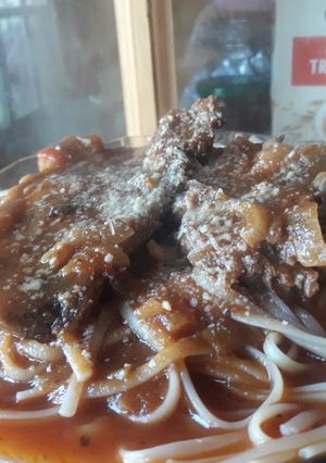 Una foto de Tallarines con salsa 🍝