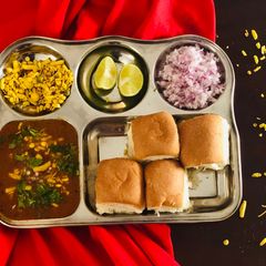 A picture of Misal Pav.