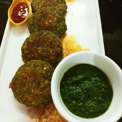 A picture of Tasty paneer stuffed hara bhara kebab.