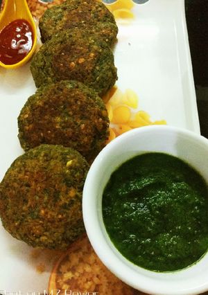 A picture of Tasty paneer stuffed hara bhara kebab.