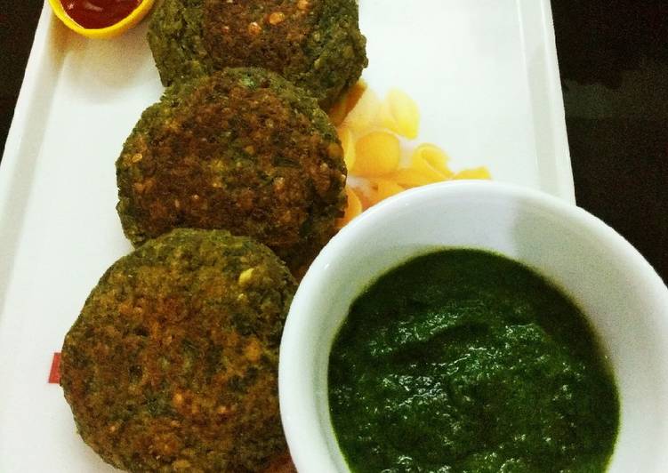 Tasty paneer stuffed hara bhara kebab